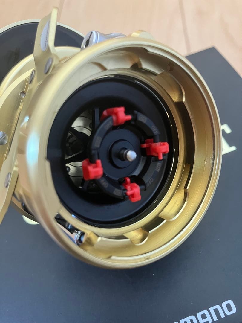 極美品　シマノ 15カルカッタコンクエスト200 ノーマル　アベイルスプール