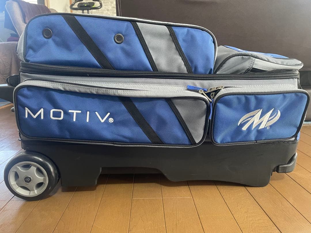 m*y様 【ボール付】MOTIV VAULT ボウリング用バッグ 3個用