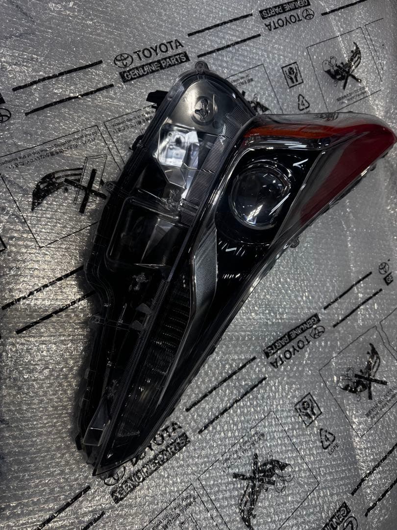 プリウス　ZVW51 右ヘッドライト　LED 純正品番81145-47850