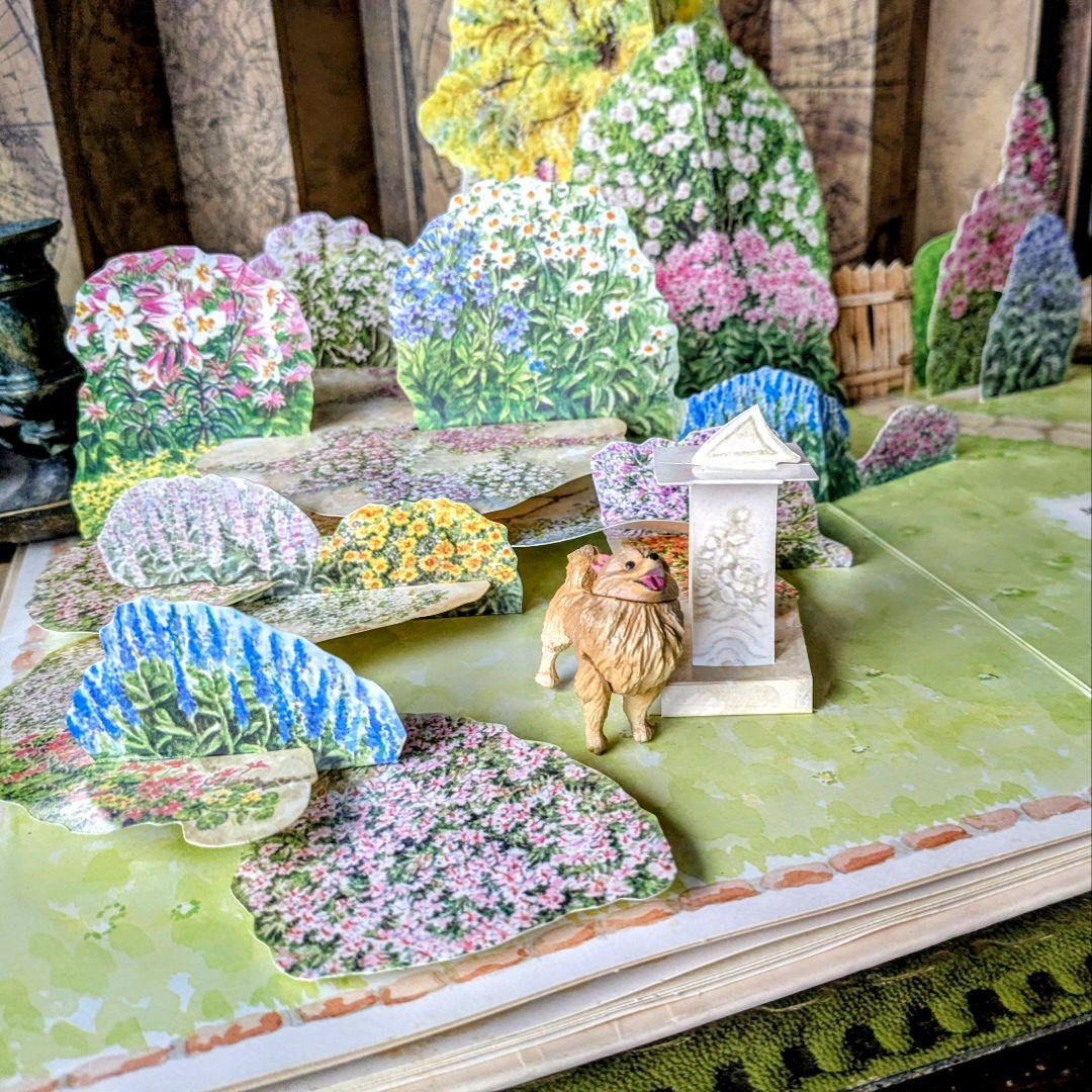 まるで秘密の庭をそっと覗き込むような♪ポップアップ本　古書洋書