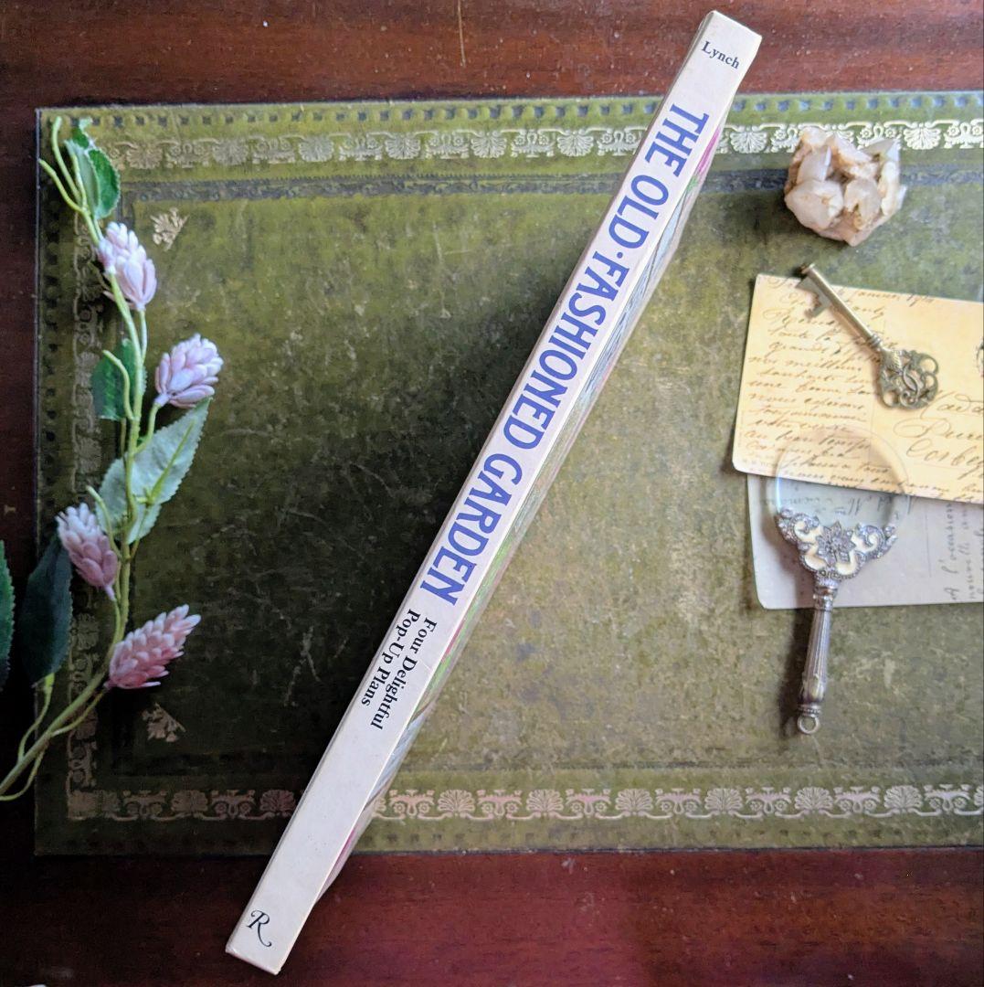 まるで秘密の庭をそっと覗き込むような♪ポップアップ本　古書洋書