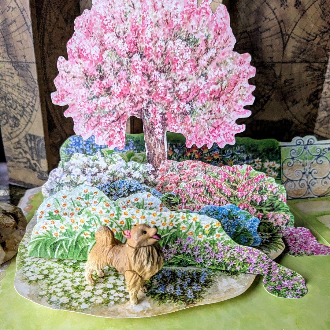 まるで秘密の庭をそっと覗き込むような♪ポップアップ本　古書洋書