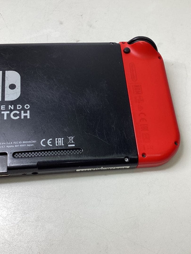 赤色 Nintendo Switch 本体　稼動品