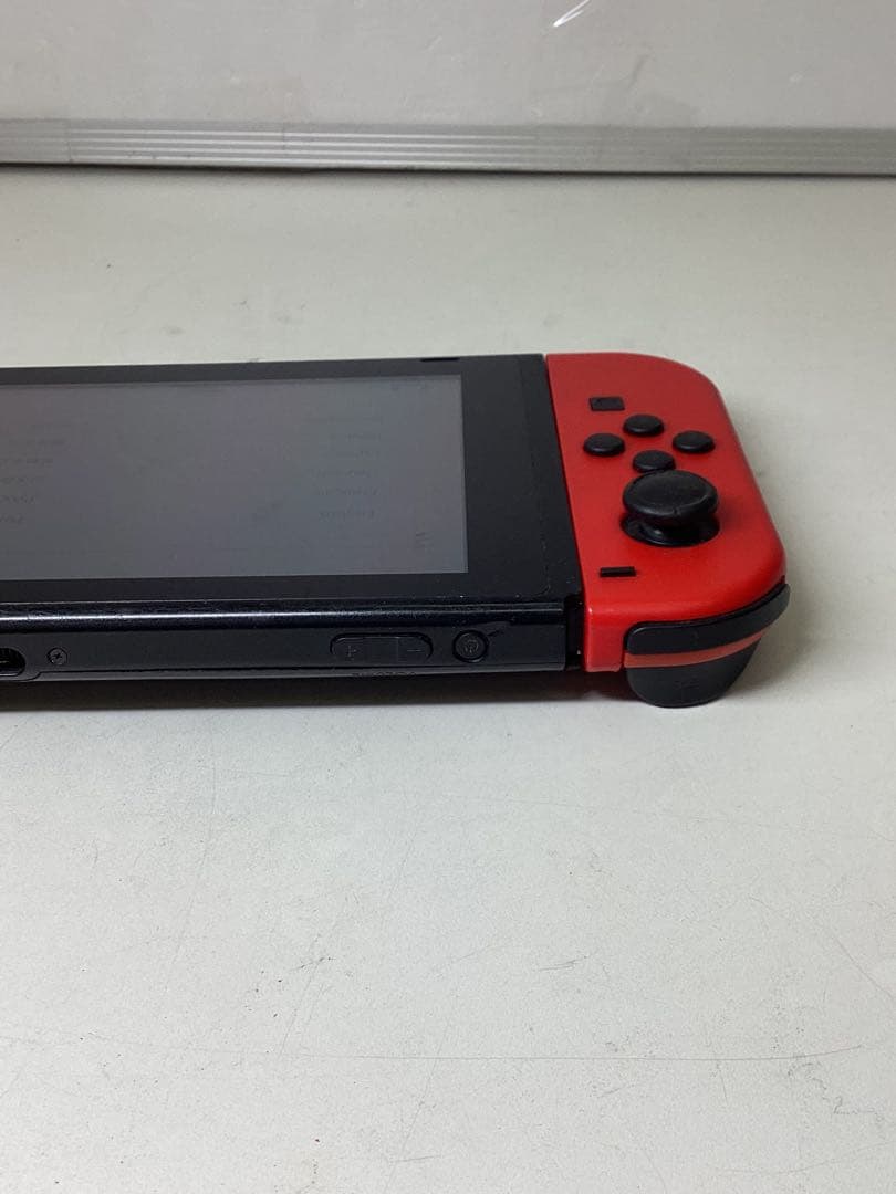 赤色 Nintendo Switch 本体　稼動品