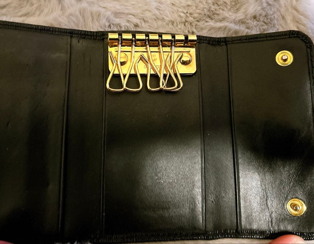 美品PRADA ブラック レザー キーケース