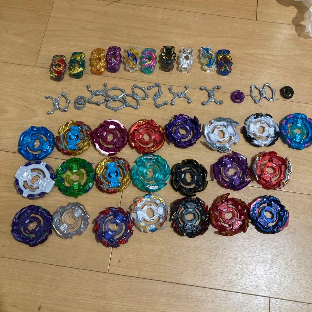 ベイブレードバーストシリーズ大量セット　(スタジアムは必要であればおつけします)