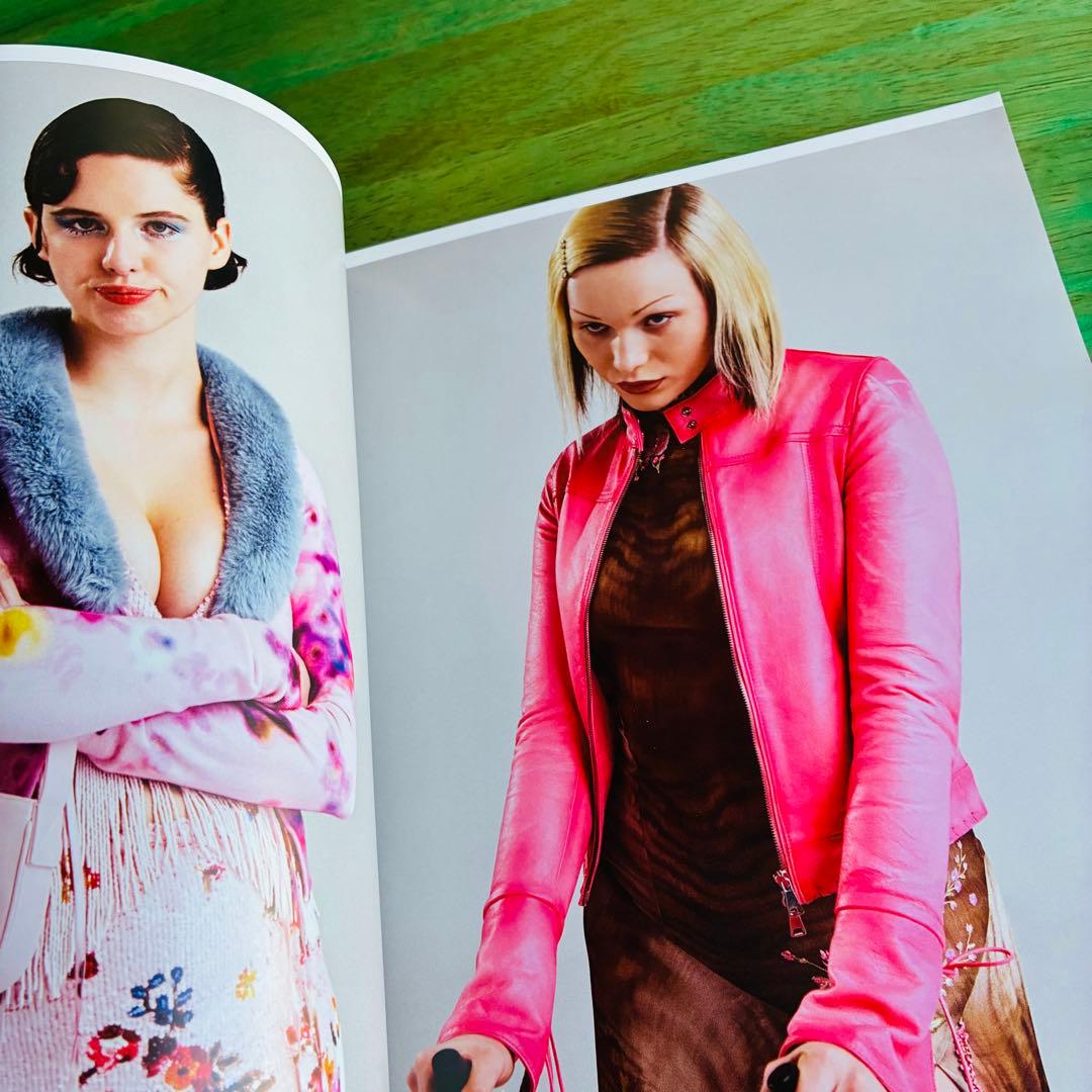 洋書　BUFFALO PINK