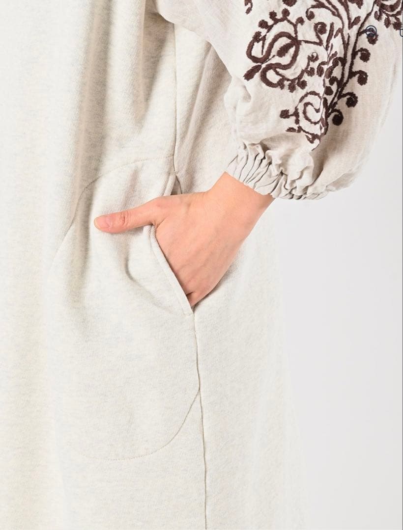 45R45rpm 裏毛deフラワー刺繍のパフ ドレス(トップ)