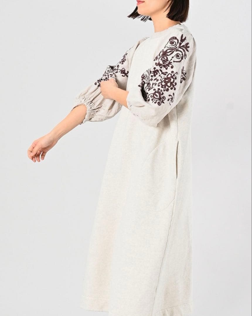 45R45rpm 裏毛deフラワー刺繍のパフ ドレス(トップ)