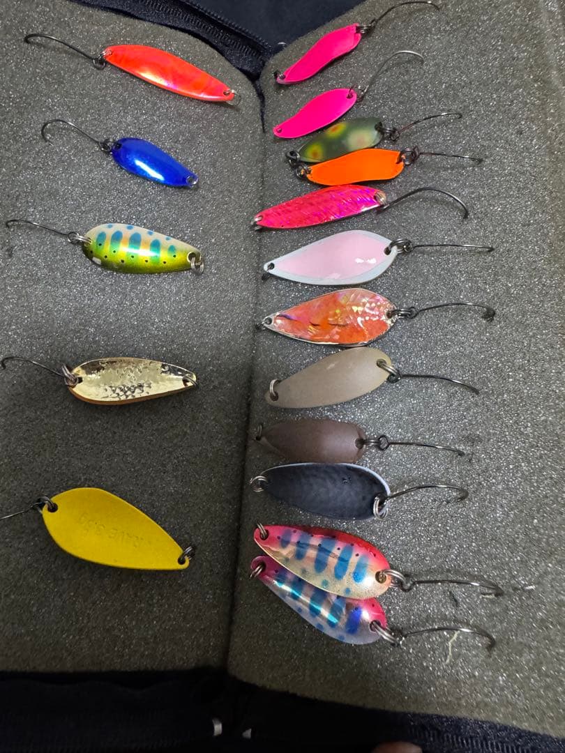 【大幅値下】渓流　釣り　引退セット　スプーン　ミノー　合計約60個