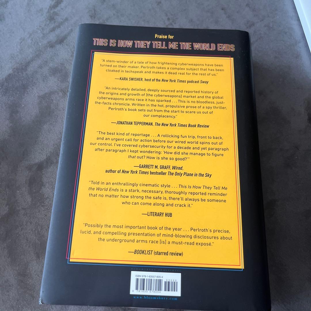 洋書 This Is How They Tell Me The World Ends