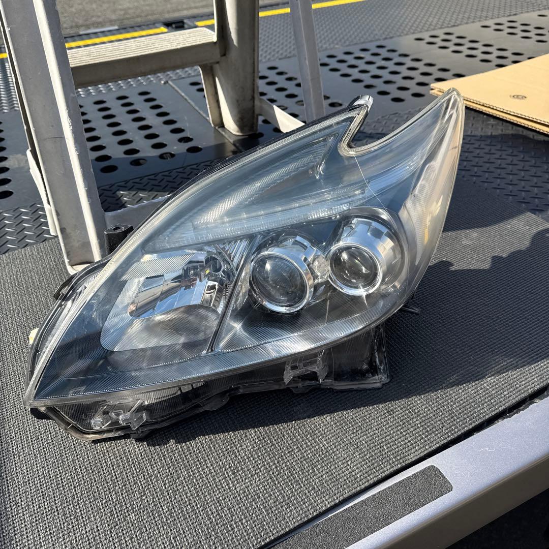トヨタ　プリウス　30 後期　LEDヘッドライト　ヘッドランプ左右セット中古品