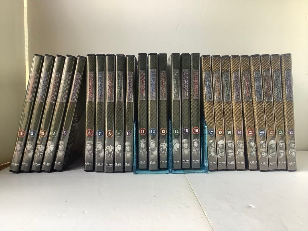 【土日祝のみ発送】（バインダーなし）COMBAT!DVDコレクション全50巻