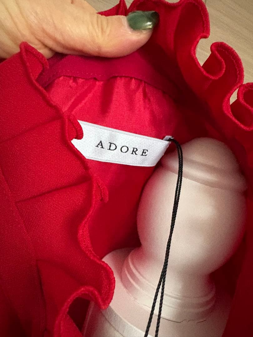 ADORE新品タグ付き赤エレガントなワンピース