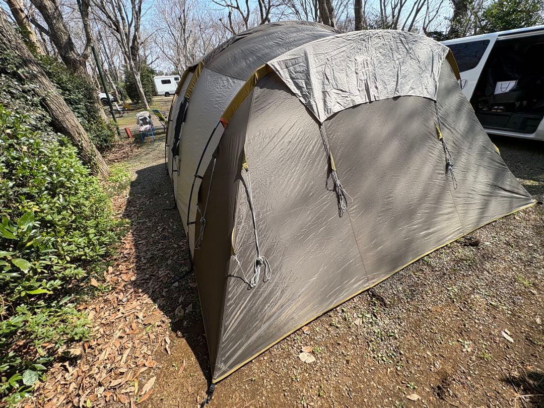 ベージュ ドーム型 キャンプテント メッシュ窓付き