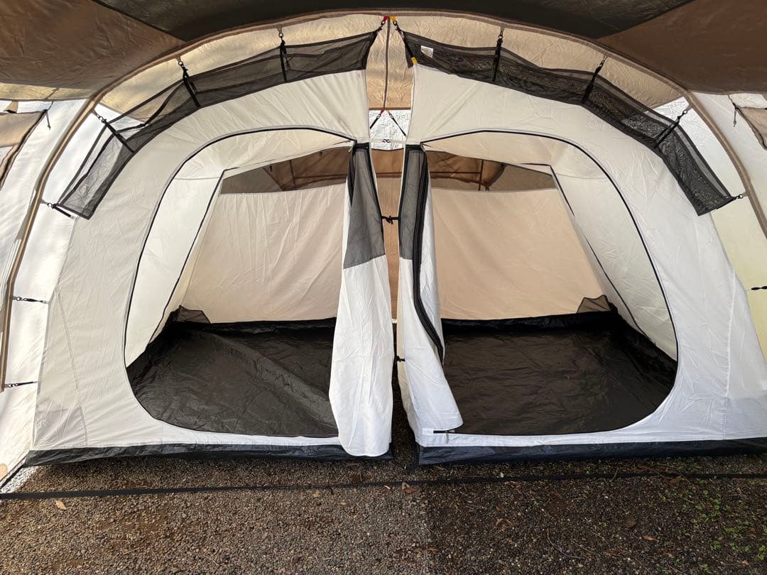 ベージュ ドーム型 キャンプテント メッシュ窓付き