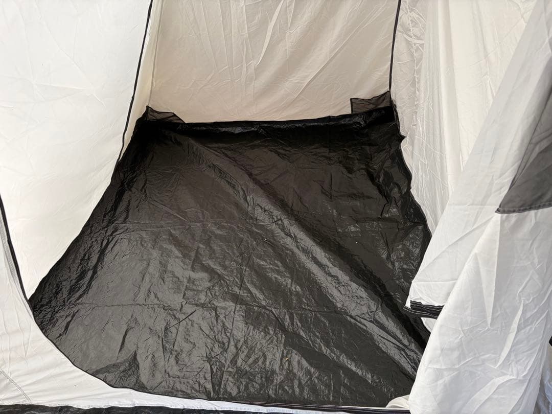 ベージュ ドーム型 キャンプテント メッシュ窓付き