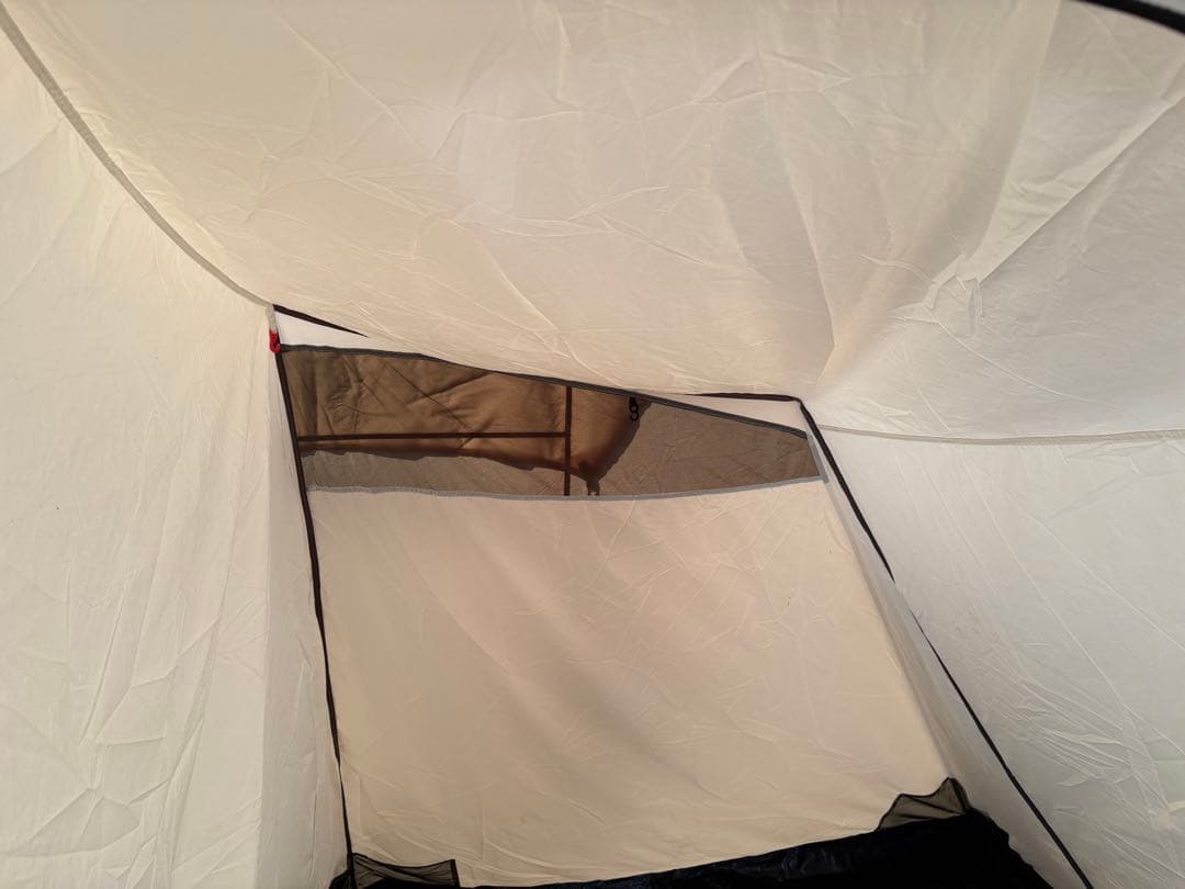 ベージュ ドーム型 キャンプテント メッシュ窓付き