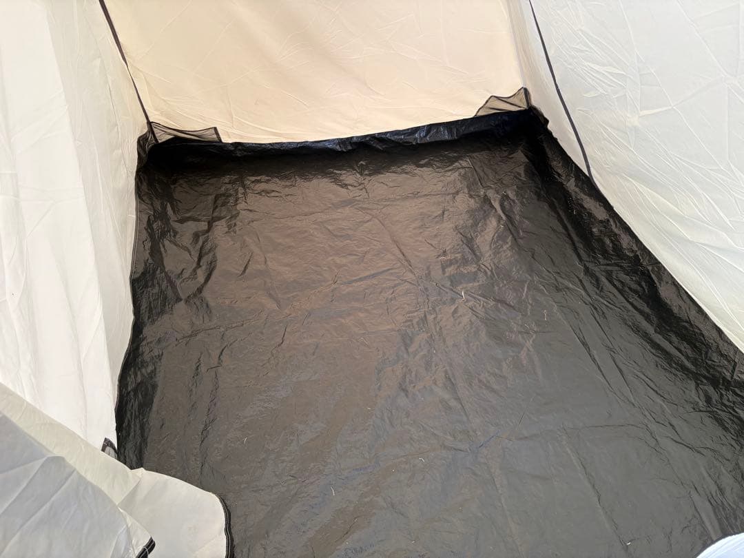 ベージュ ドーム型 キャンプテント メッシュ窓付き