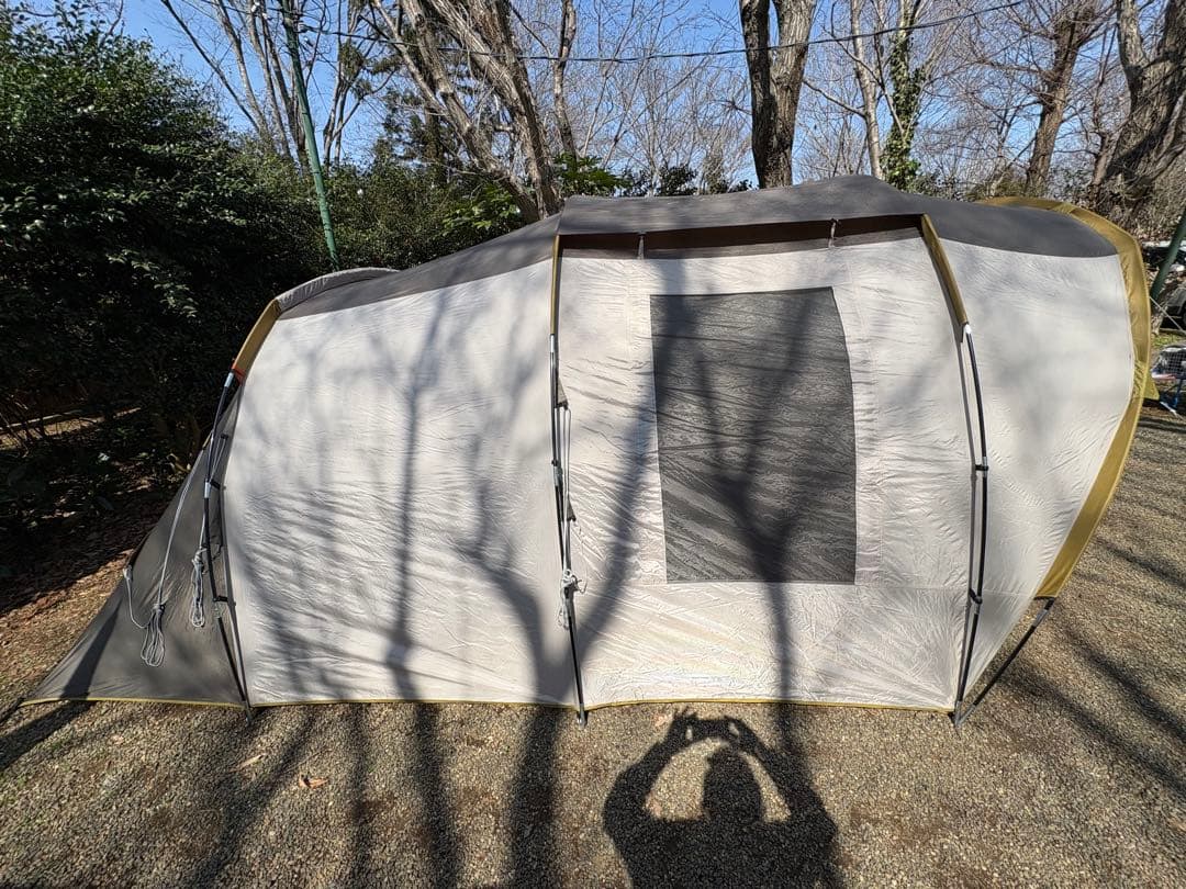 ベージュ ドーム型 キャンプテント メッシュ窓付き