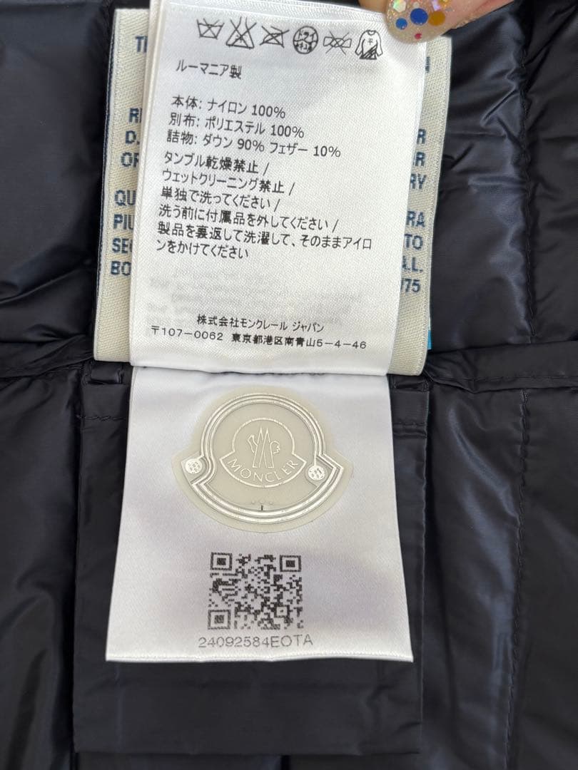 Moncler フード付き黒ダウンベスト