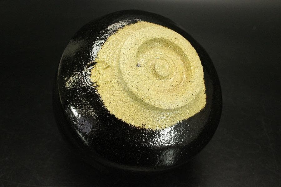 茶道具 黒楽茶碗 富士山文様 松楽造(メ1746)