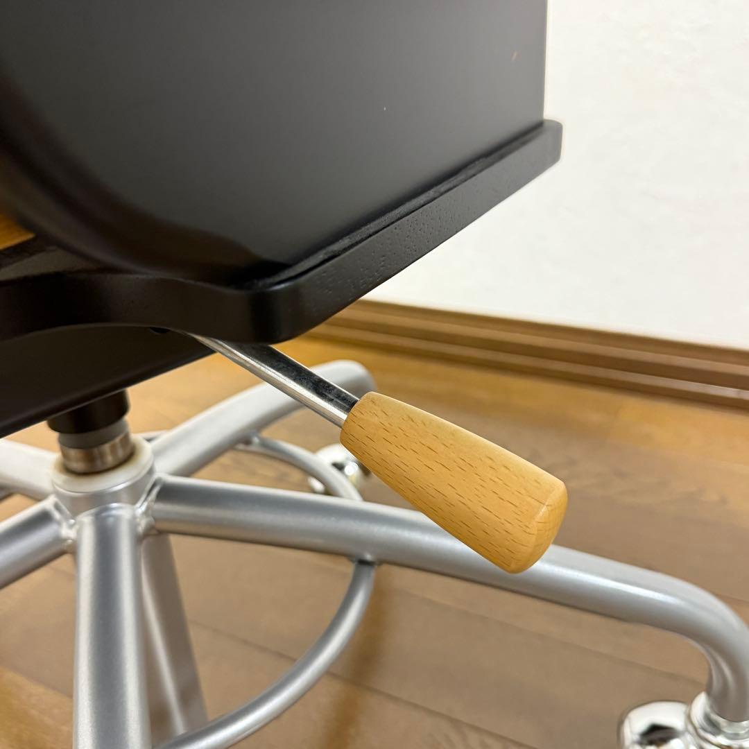 【送料無料】カリモク　デスクチェア　白（アイボリー）　XT4100HS