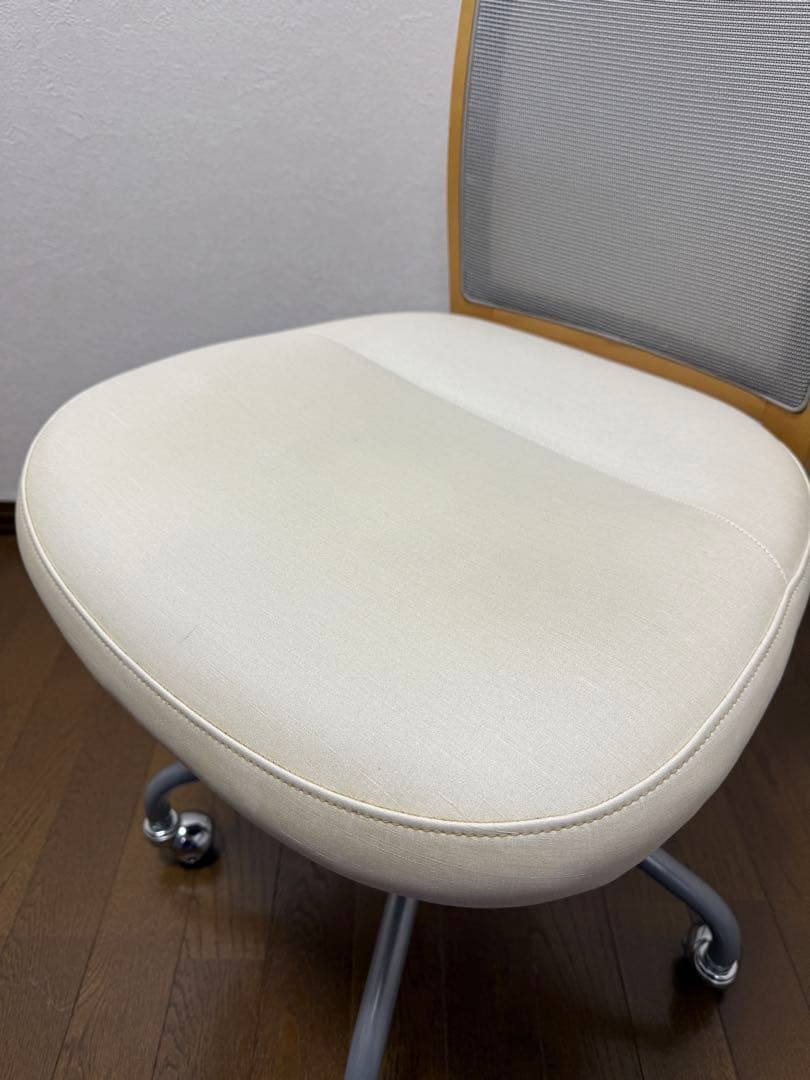 【送料無料】カリモク　デスクチェア　白（アイボリー）　XT4100HS