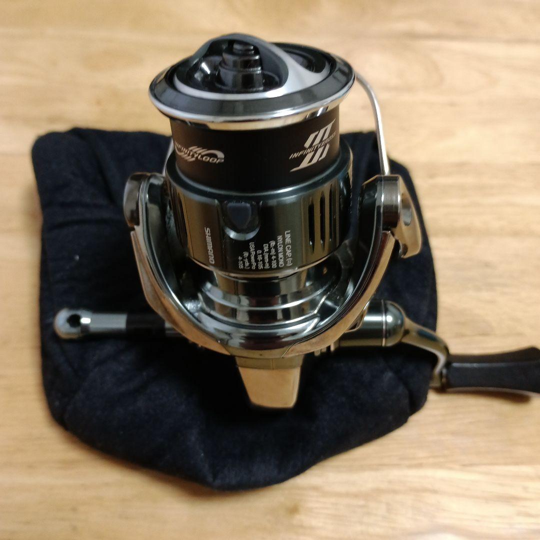 シマノ 22ステラ 数回使用 C2000SHG ハンドルノブ、リールスタンド付き