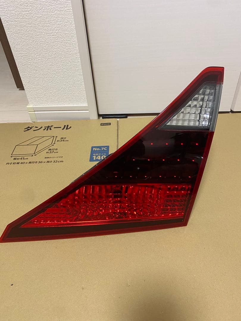20アルファード　テールランプ