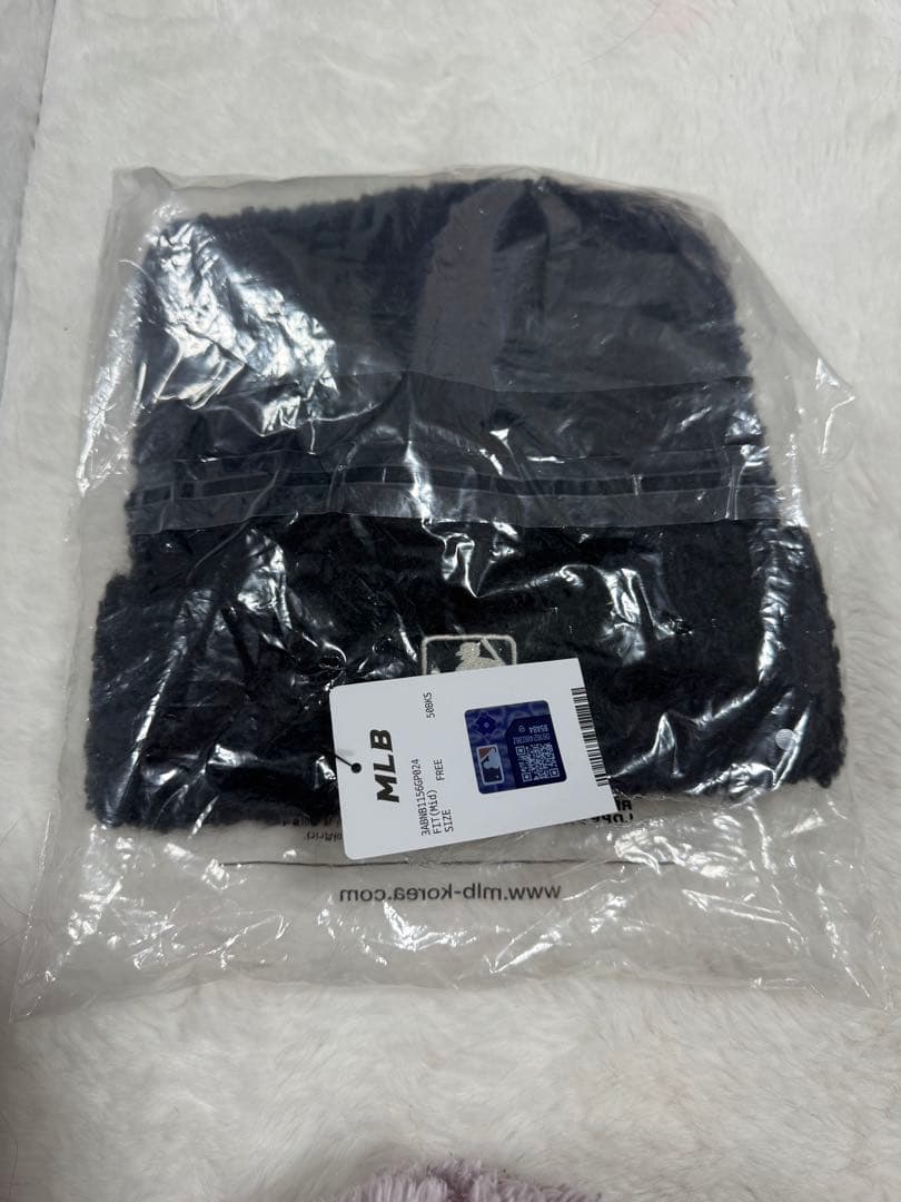 MLB 猫耳ニット帽 黒 ブラック　紐無し　ビーニー　新品未使用タグ付き