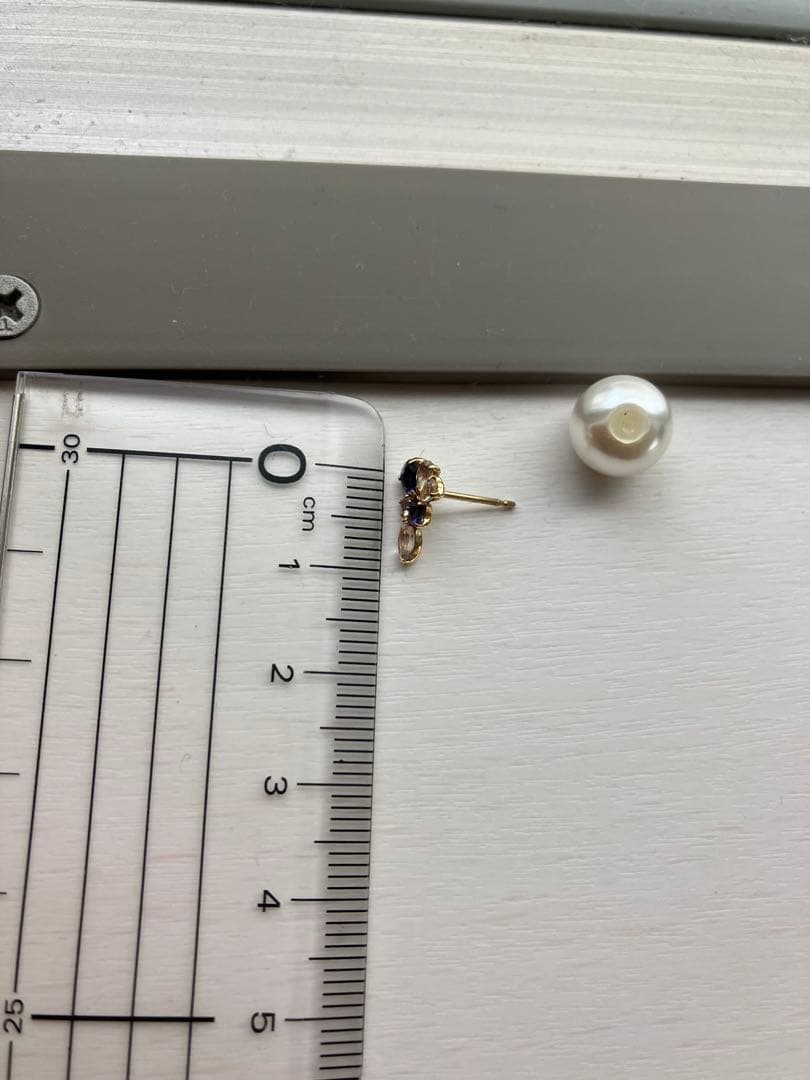 【訳あり】ムーンストーンなど3種の天然石ビジューピアス