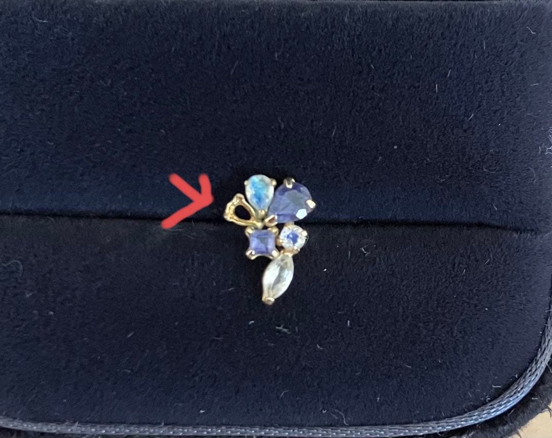 【訳あり】ムーンストーンなど3種の天然石ビジューピアス