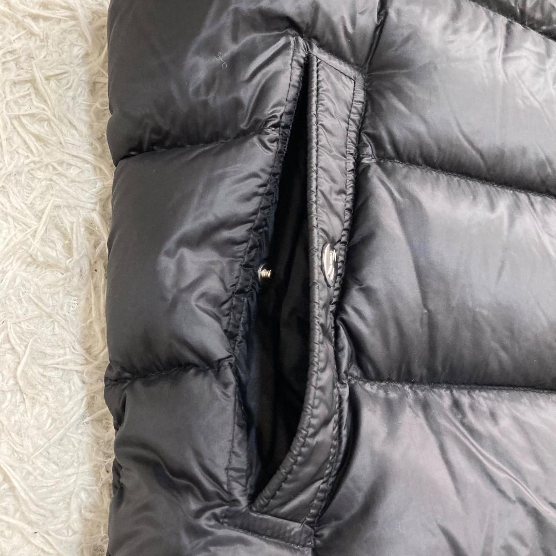 16714✨モンクレールBILLECART ダウンベスト フード ワッペンロゴ