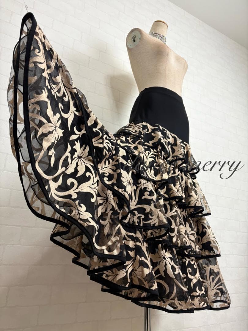 新品　社交ダンス　ツーピース　セットアップ　黒　ゴールド　豪華　2412