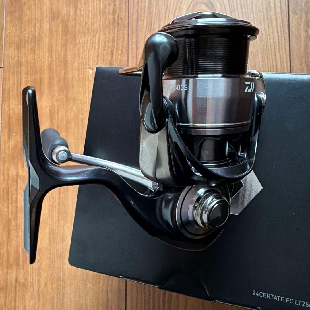 極美中古 DAIWA ダイワ 24CERTATE 24 セルテート 2500S