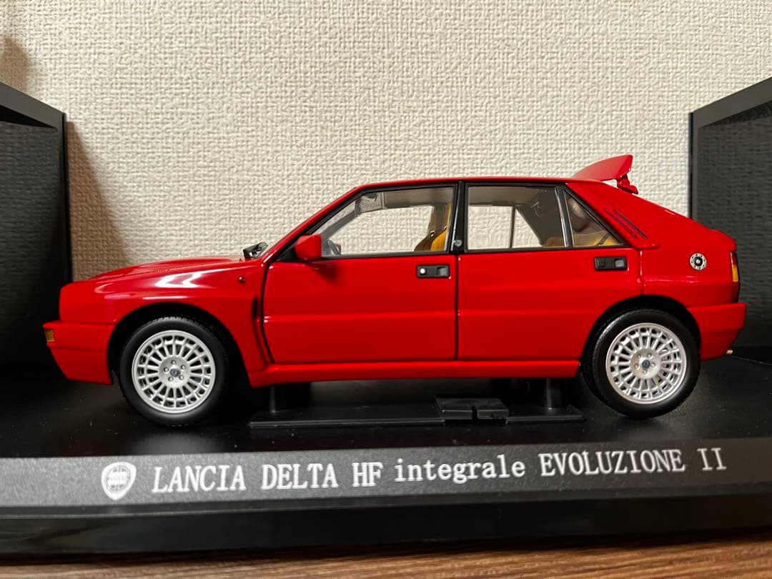 開封、未展示品　ランチアデルタ　エボ2 京商　1/18
