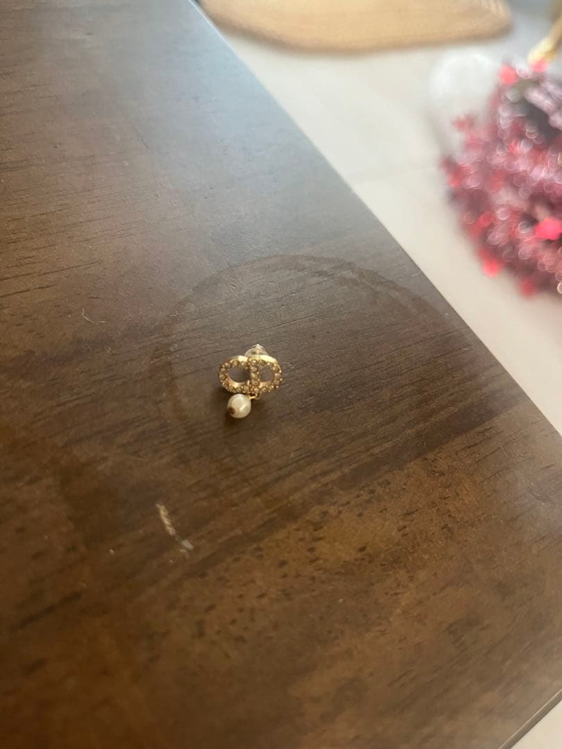 ゴールド装飾パール付き片耳ピアス