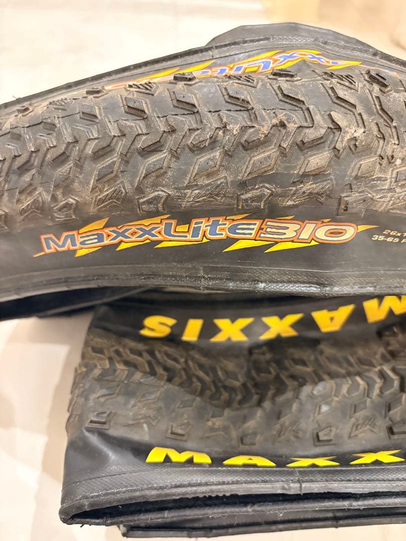 美品 決戦用 マキシス MAXXIS MaxxLite310 26インチタイヤ