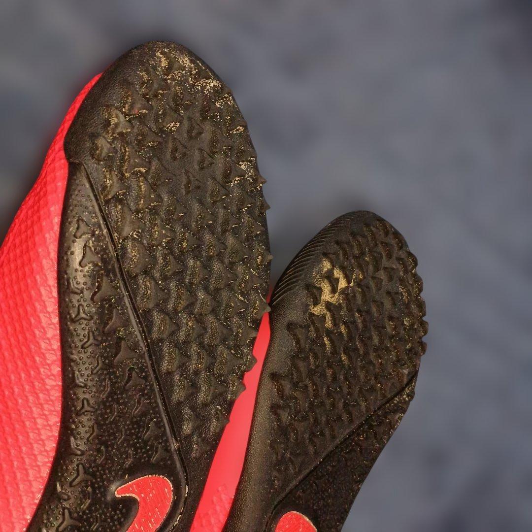 Nike レッド/ブラック シューズ