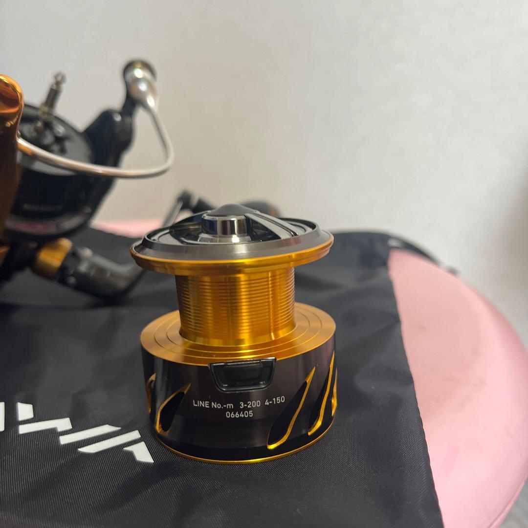 DAIWA LAXUS 3000LBDスピニングリール ブラック/ゴールド