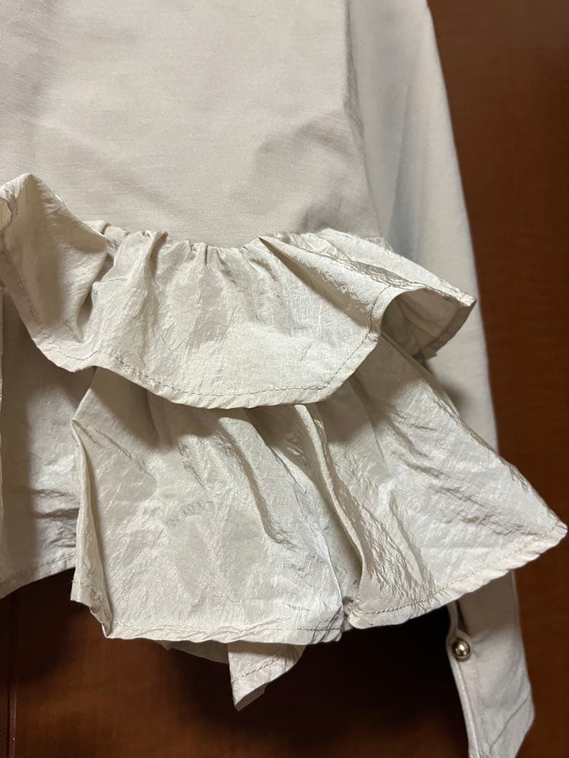 COHINA 2wayフリルペプラムトップス　ベージュ