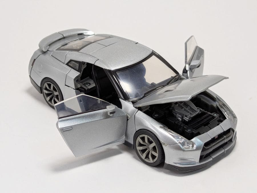 トランスフォーマー オルタニティ コンボイ アルティメイトメタルシルバー