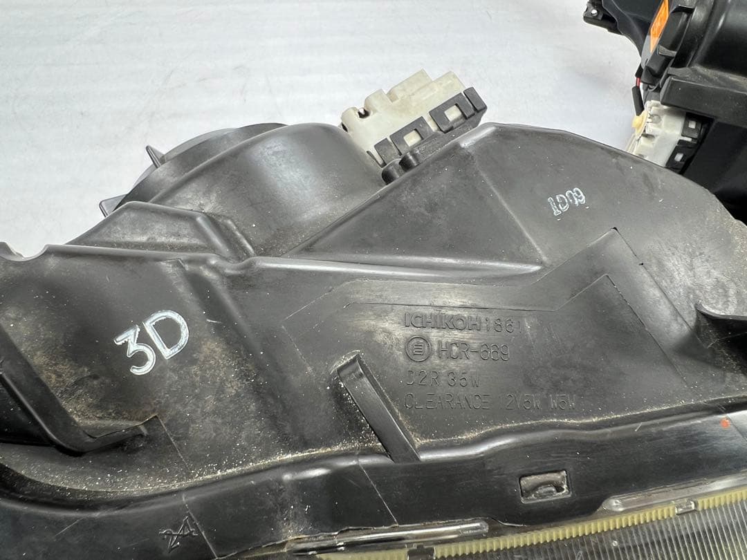 し*ょ様 スバル エクシーガ純正HIDキセノンヘッドライト1861 YA4/5/