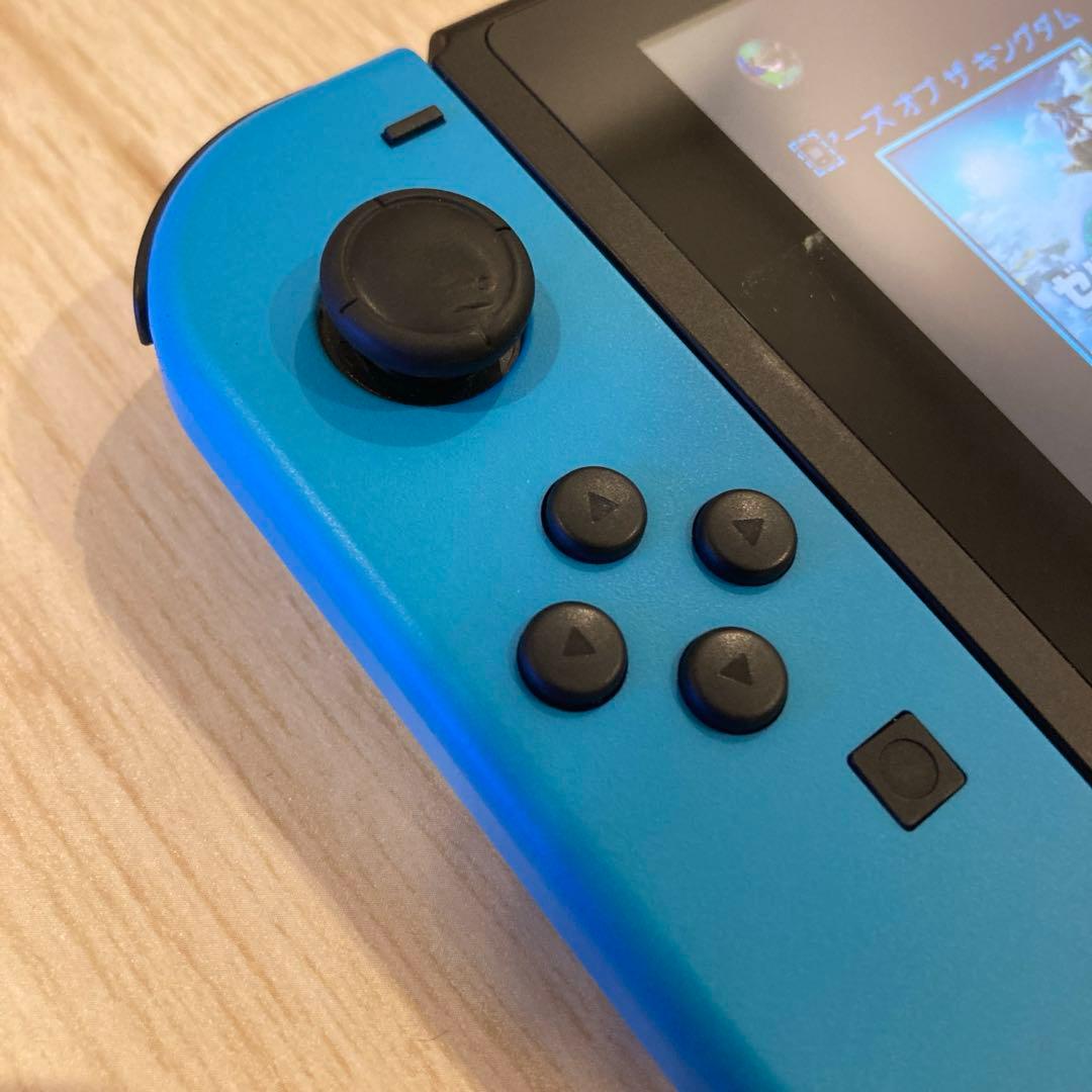 Nintendo Switch 本体＋Joy-Con（青・緑）、付属品