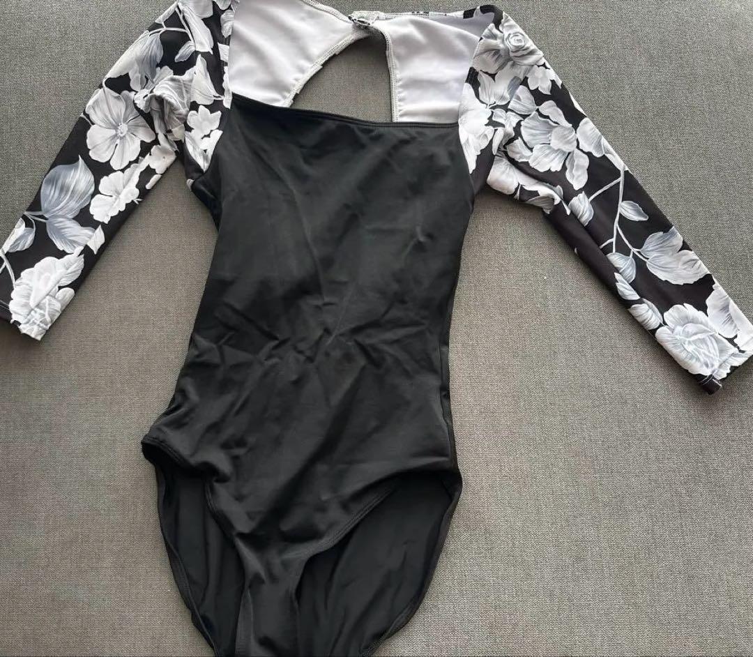 美品　Stina レオタード S ポーチ付き