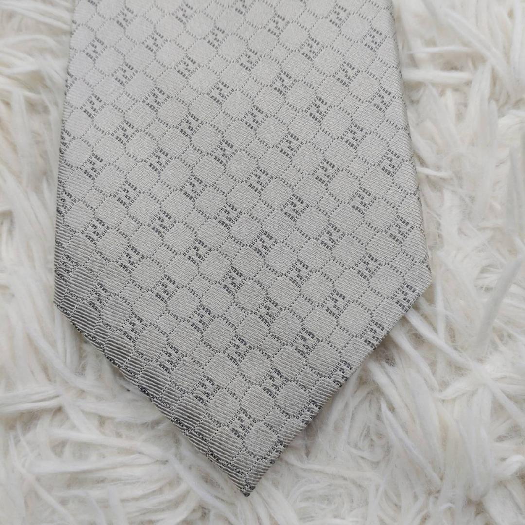 フェンディ 高級シルクネクタイ 総柄（ズッカ柄） ライトグレー