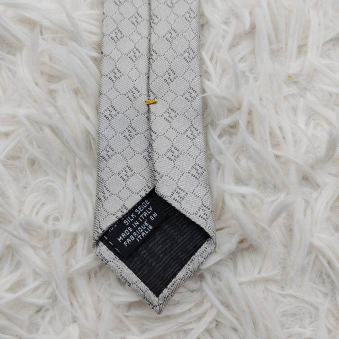 フェンディ 高級シルクネクタイ 総柄（ズッカ柄） ライトグレー