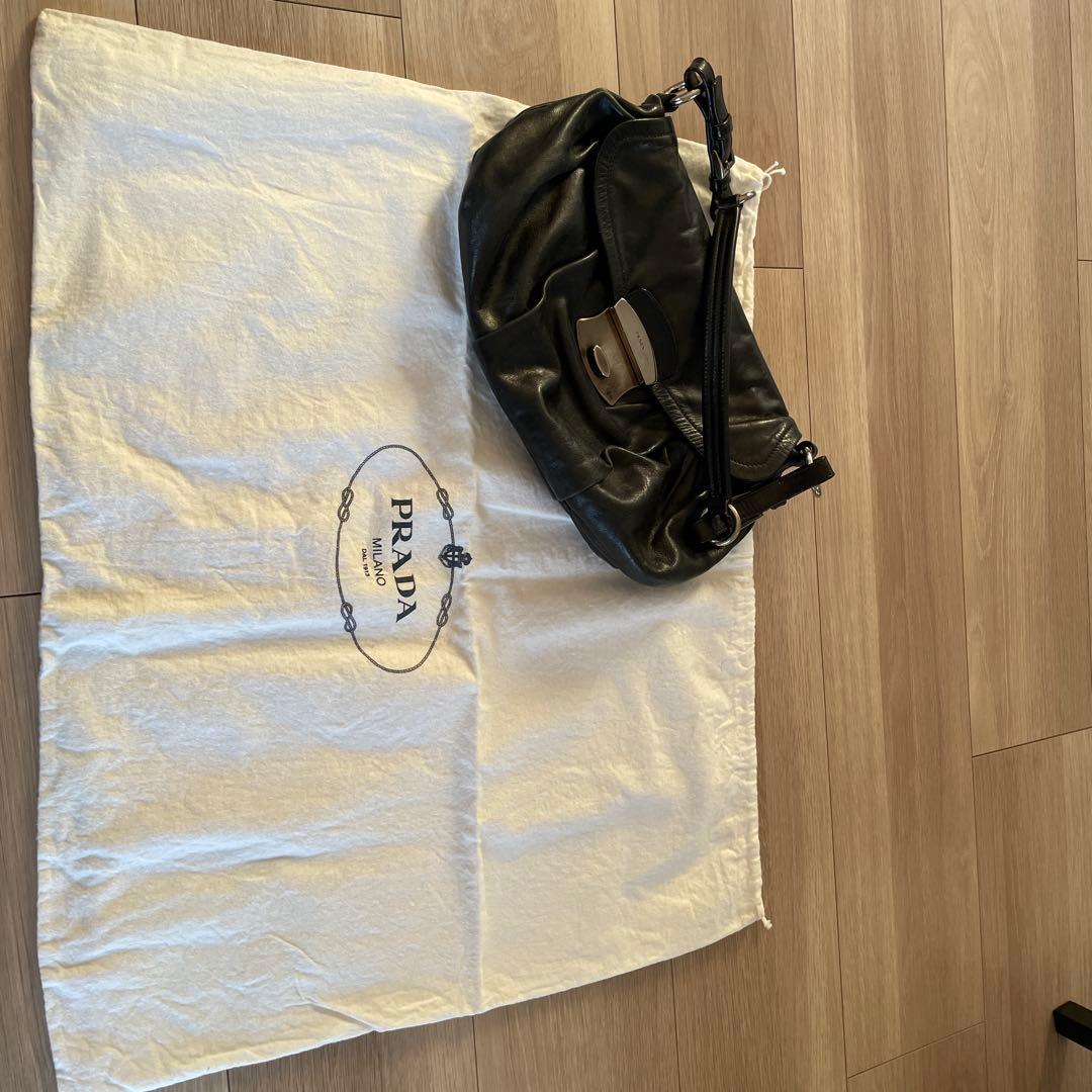 プラダ　レザーバック