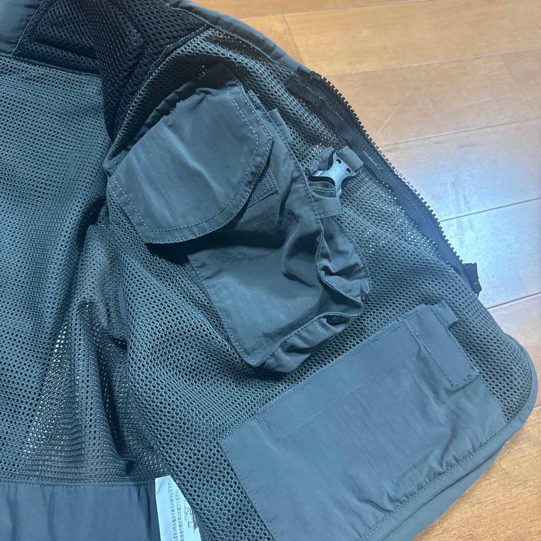 リトルプレゼンツ　V-26 メッシュベスト　Mサイズ　チャコールグレイ